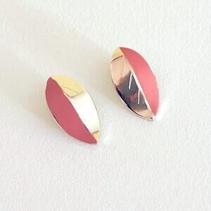 Vtg TRIFARI Earrings Enamel Clip-on Leaf Design Signed Gold Tone